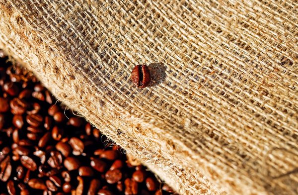 Indulge in 1kg of italian coffee beans: flavor awaits!